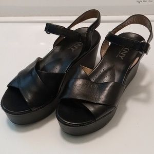 VINTAGE DKNY chunky platform leather sandals